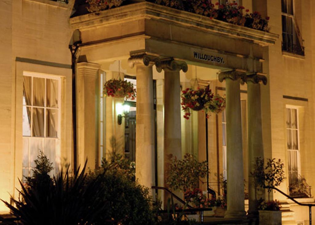 Willoughby House Hotel & Apartments チェルトナム エクステリア 写真