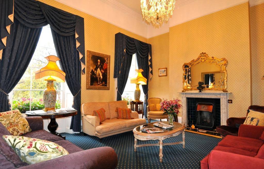 Willoughby House Hotel & Apartments チェルトナム エクステリア 写真